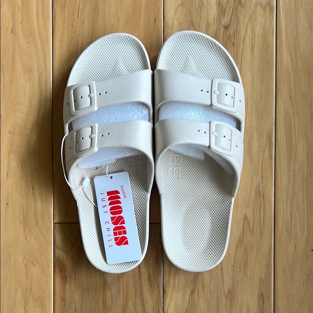 NWT FREEDOM MOSES White Sandals - US women’s 9